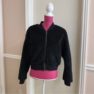 Uniqlo Women's Fuzzy Sherpa Black Cropped Bomber Jacket Wind proof Size XS